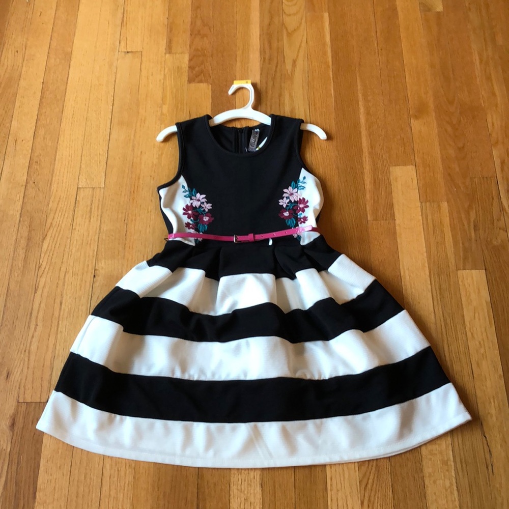 Beautees girls striped dress with floral pattern.